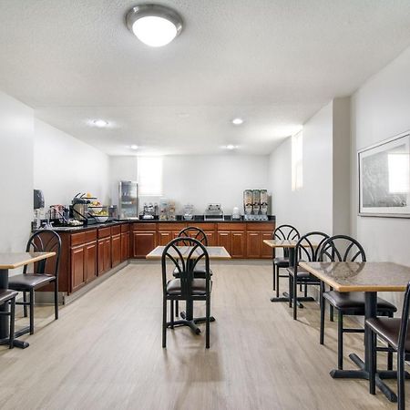 The Townhouse Inn Highpoint エクステリア 写真