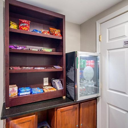 The Townhouse Inn Highpoint エクステリア 写真