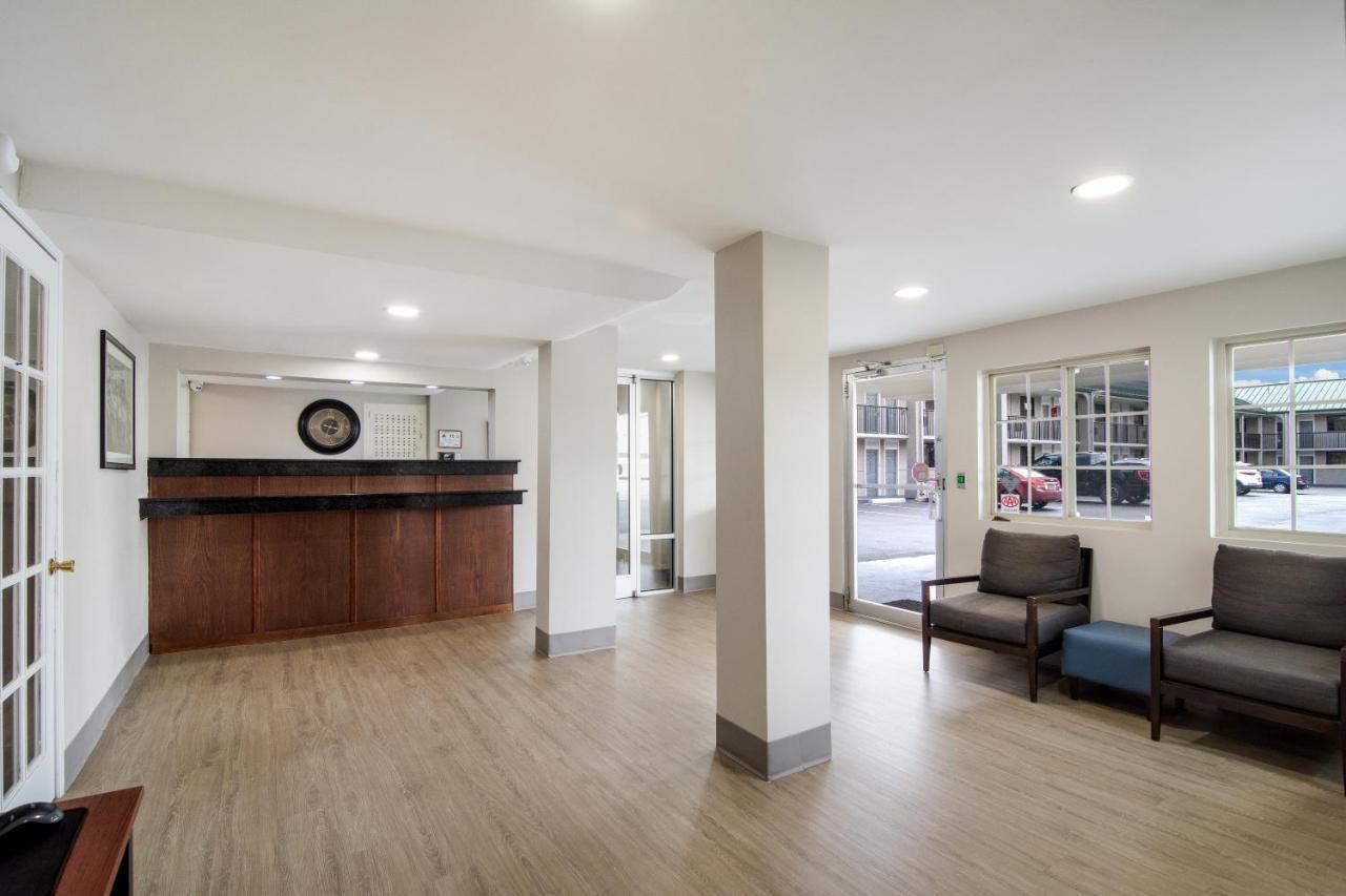 The Townhouse Inn Highpoint エクステリア 写真