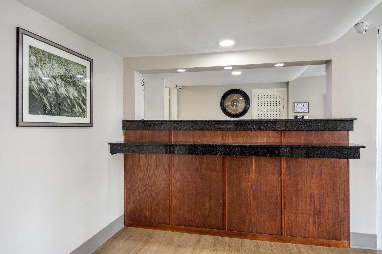 The Townhouse Inn Highpoint エクステリア 写真