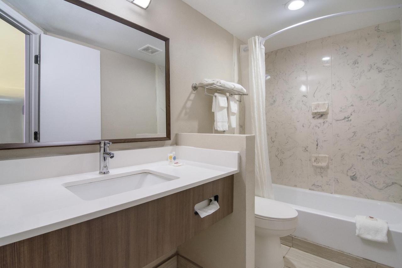 The Townhouse Inn Highpoint エクステリア 写真