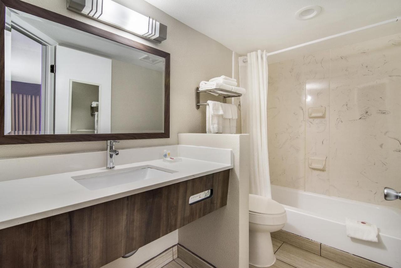 The Townhouse Inn Highpoint エクステリア 写真