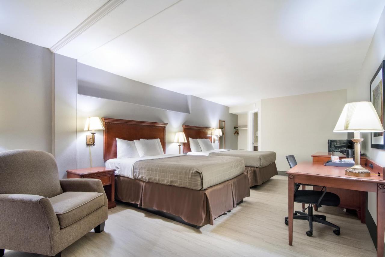 The Townhouse Inn Highpoint エクステリア 写真