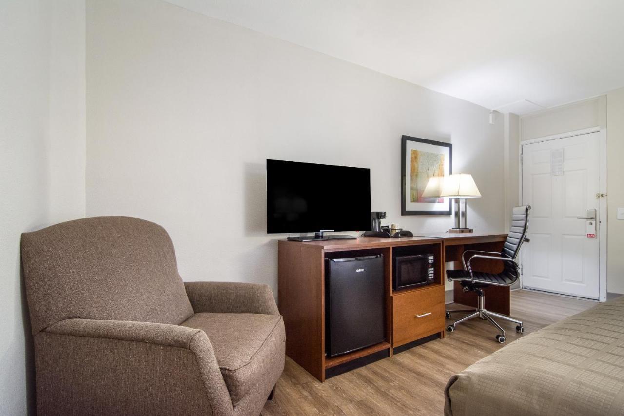 The Townhouse Inn Highpoint エクステリア 写真