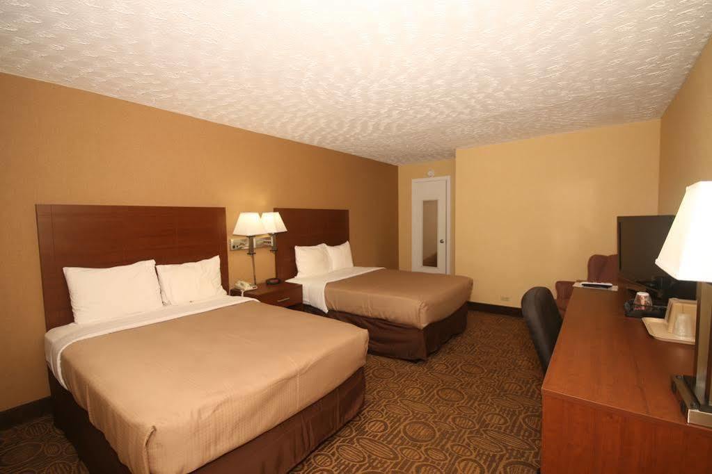 The Townhouse Inn Highpoint エクステリア 写真
